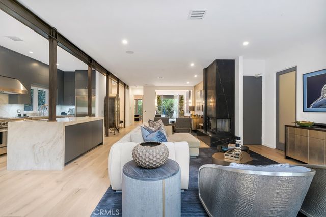 8719 Rosewood Avenue, West Hollywood, CA 90048