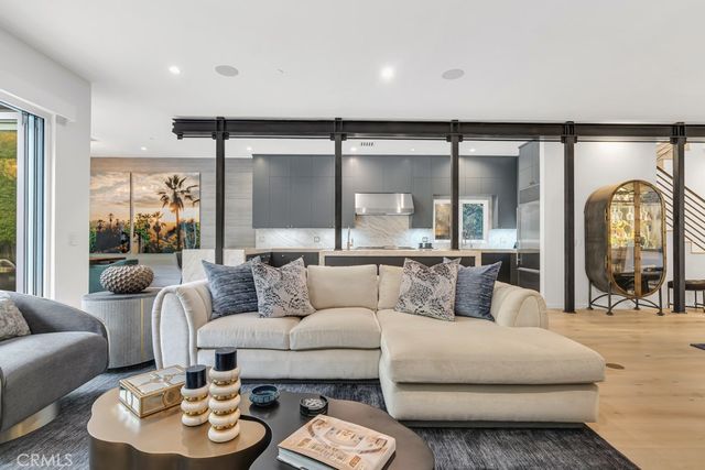 8719 Rosewood Avenue, West Hollywood, CA 90048