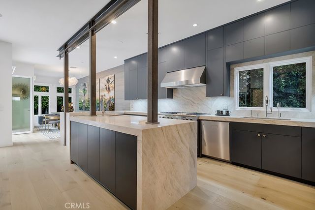 8719 Rosewood Avenue, West Hollywood, CA 90048