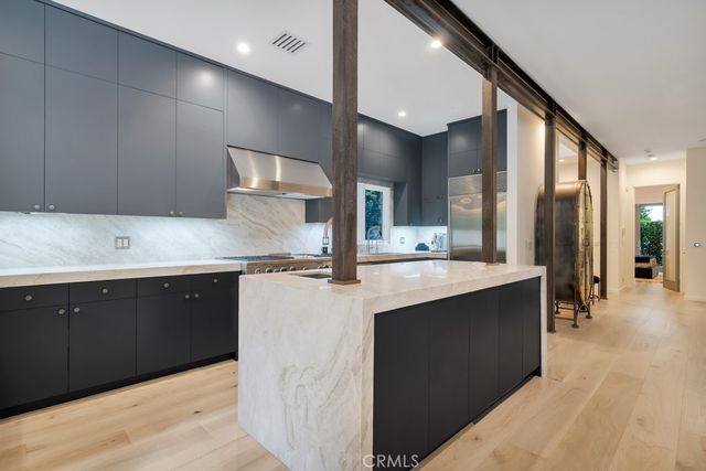 8719 Rosewood Avenue, West Hollywood, CA 90048