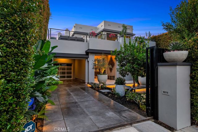 8719 Rosewood Avenue, West Hollywood, CA 90048