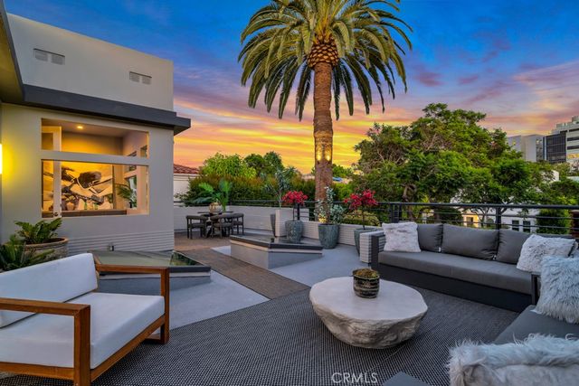 8719 Rosewood Avenue, West Hollywood, CA 90048