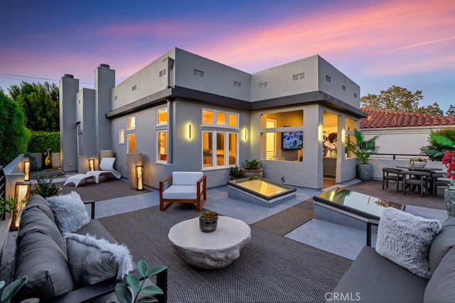 8719 Rosewood Avenue, West Hollywood, CA 90048