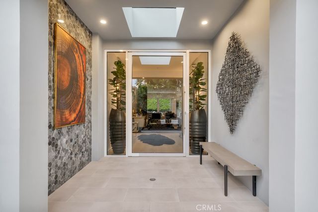 8719 Rosewood Avenue, West Hollywood, CA 90048