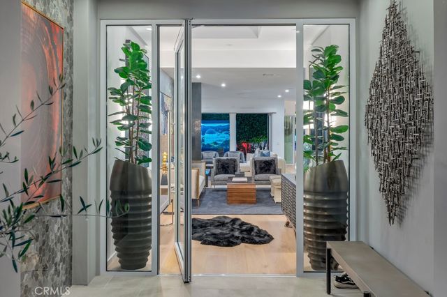 8719 Rosewood Avenue, West Hollywood, CA 90048