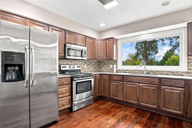20840 Hidden Ponds Drive, Rogers, MN 55374