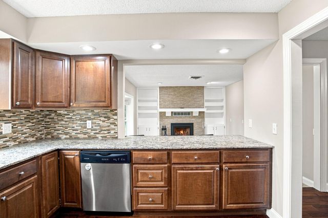 20840 Hidden Ponds Drive, Rogers, MN 55374