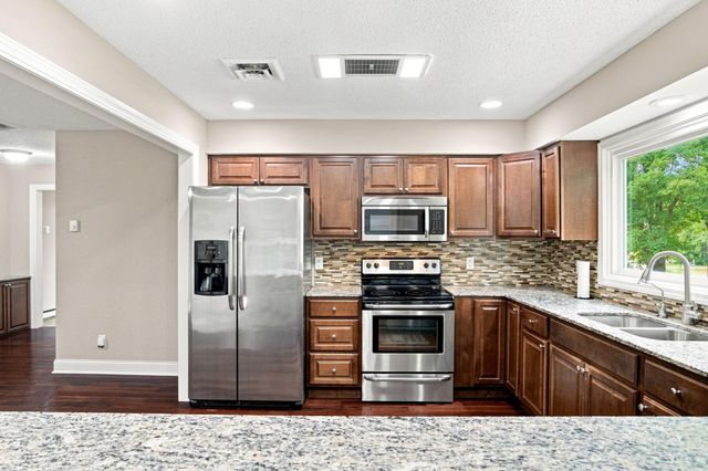 20840 Hidden Ponds Drive, Rogers, MN 55374