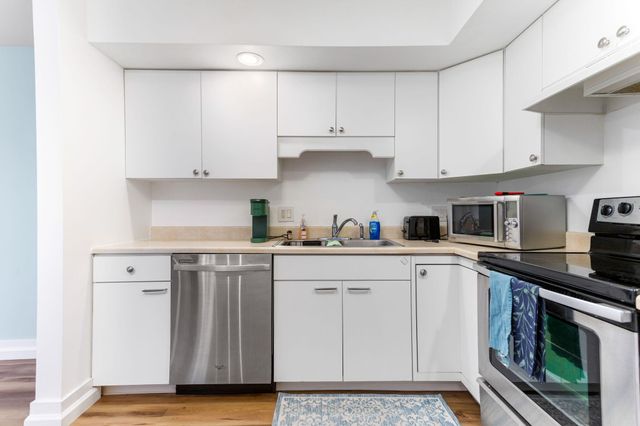 3626 Lakeshore Dr K9 9, St. Joseph, MI 49085