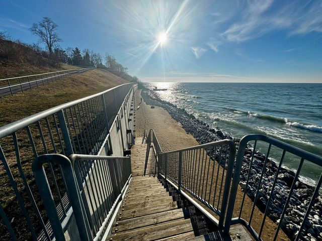 3626 Lakeshore Dr K9 9, St. Joseph, MI 49085