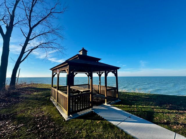 3626 Lakeshore Dr K9 9, St. Joseph, MI 49085