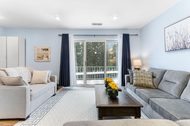 3626 Lakeshore Dr K9 9, St. Joseph, MI 49085