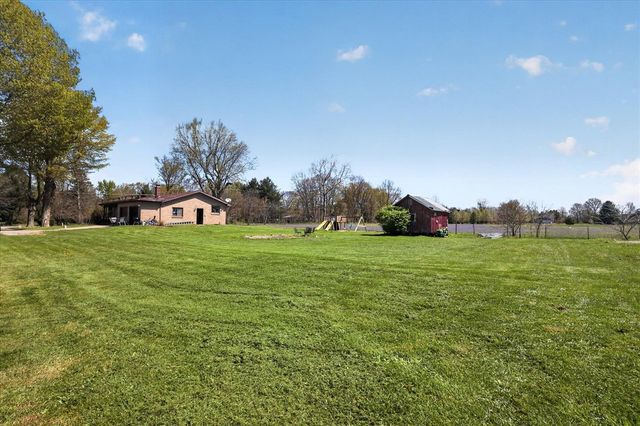 3262 W Wagner Road, Buchanan, MI 49107
