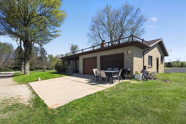 3262 W Wagner Road, Buchanan, MI 49107