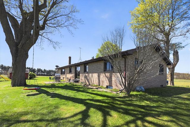 3262 W Wagner Road, Buchanan, MI 49107