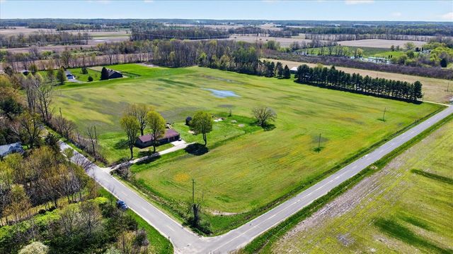 3262 W Wagner Road, Buchanan, MI 49107