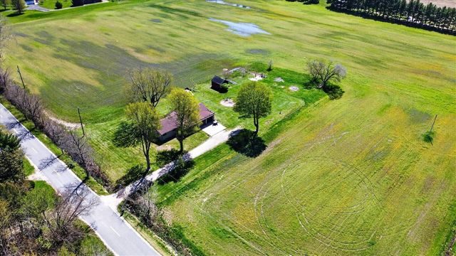 3262 W Wagner Road, Buchanan, MI 49107
