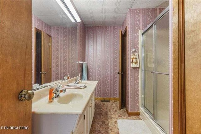 355359 County Road 475, Etowah, TN 37331