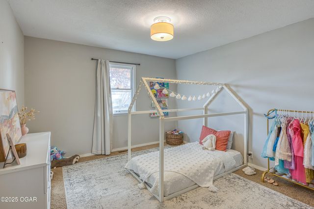 414 W Rudondo Drive, Webb City, MO 64870