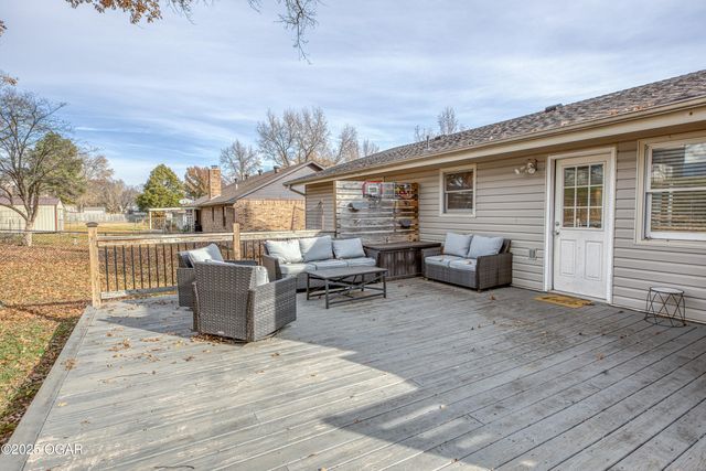 414 W Rudondo Drive, Webb City, MO 64870