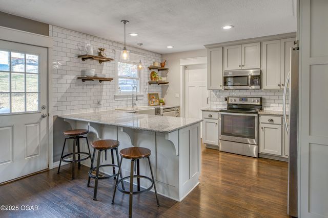 414 W Rudondo Drive, Webb City, MO 64870