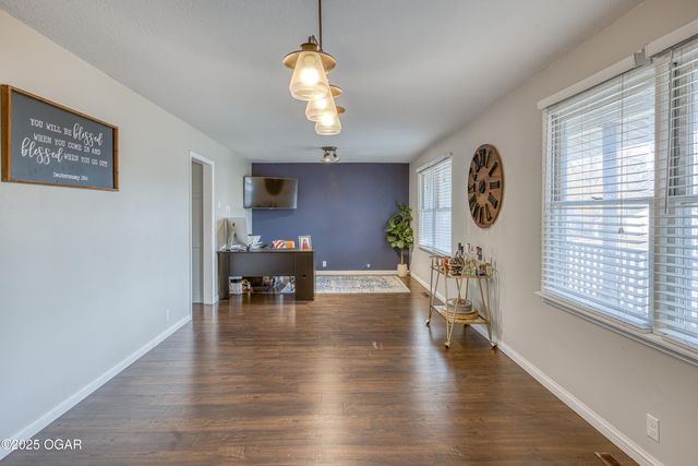 414 W Rudondo Drive, Webb City, MO 64870