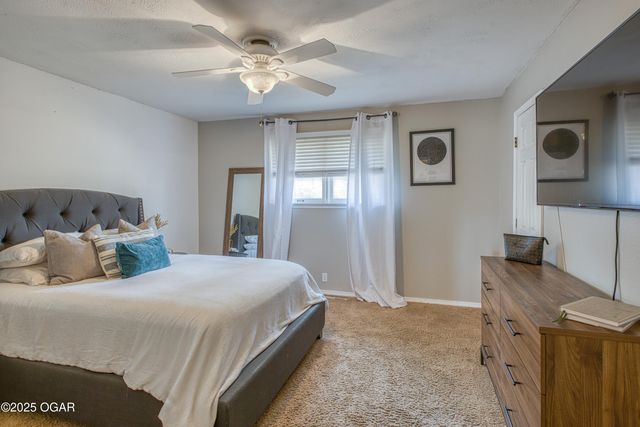 414 W Rudondo Drive, Webb City, MO 64870