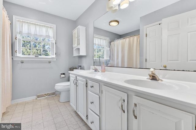 129 TOWNHOUSE LN, Lancaster, PA 17603