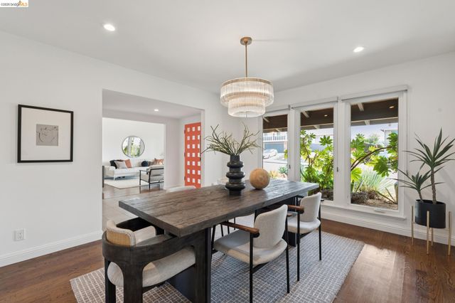 7919 Phaeton Dr, Oakland, CA 94605