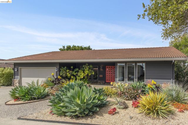 7919 Phaeton Dr, Oakland, CA 94605