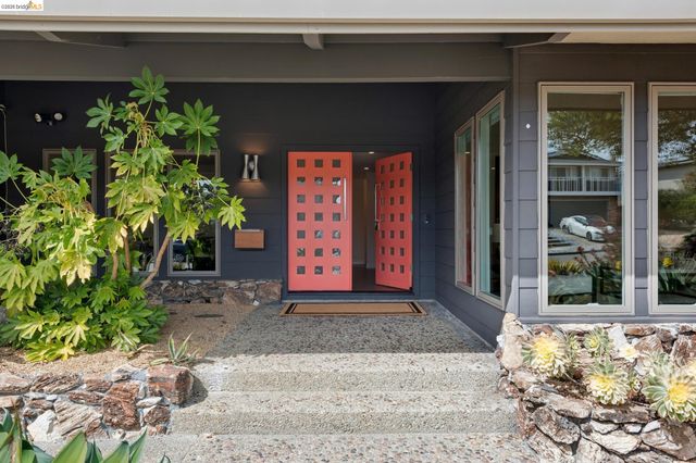 7919 Phaeton Dr, Oakland, CA 94605