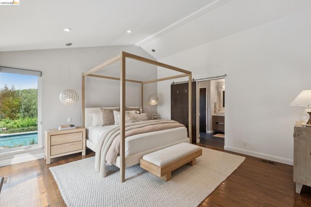 7919 Phaeton Dr, Oakland, CA 94605