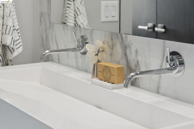 7919 Phaeton Dr, Oakland, CA 94605