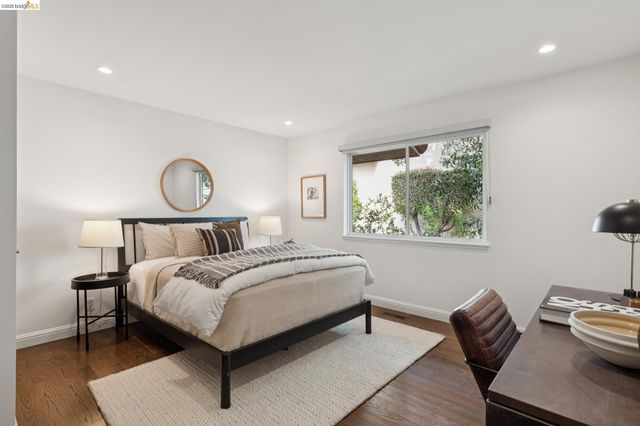 7919 Phaeton Dr, Oakland, CA 94605