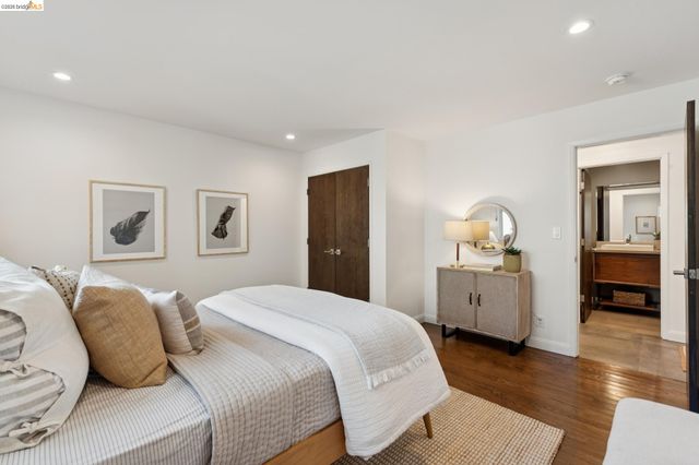 7919 Phaeton Dr, Oakland, CA 94605