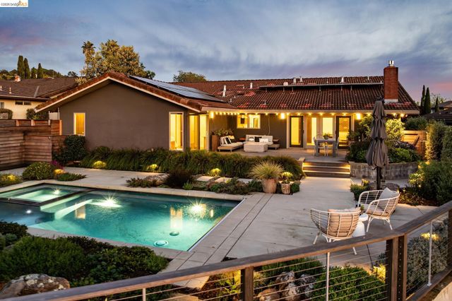 7919 Phaeton Dr, Oakland, CA 94605