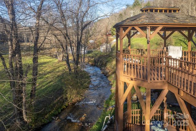 814 Barkers Creek Road, Whittier, NC 28789