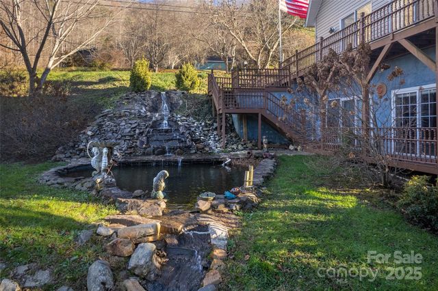 814 Barkers Creek Road, Whittier, NC 28789