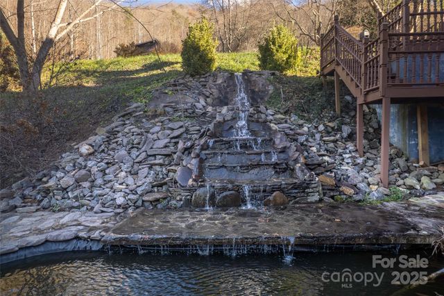 814 Barkers Creek Road, Whittier, NC 28789