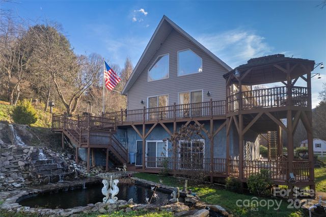 814 Barkers Creek Road, Whittier, NC 28789