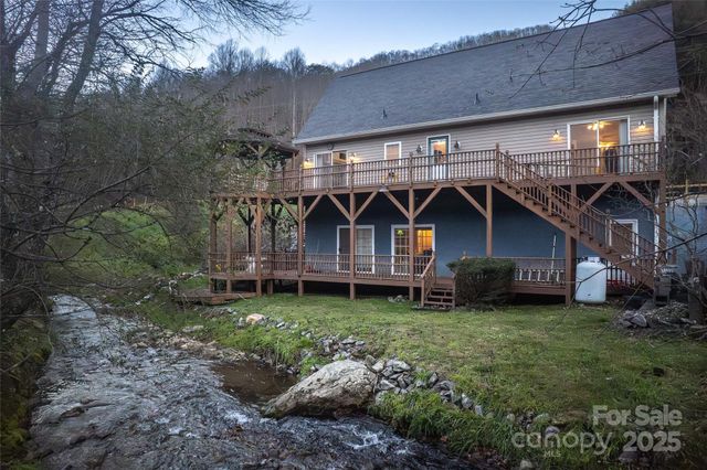 814 Barkers Creek Road, Whittier, NC 28789