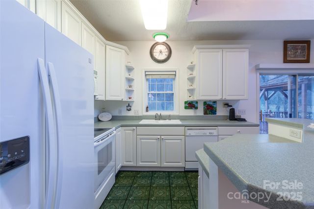 814 Barkers Creek Road, Whittier, NC 28789