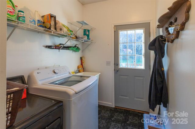 814 Barkers Creek Road, Whittier, NC 28789