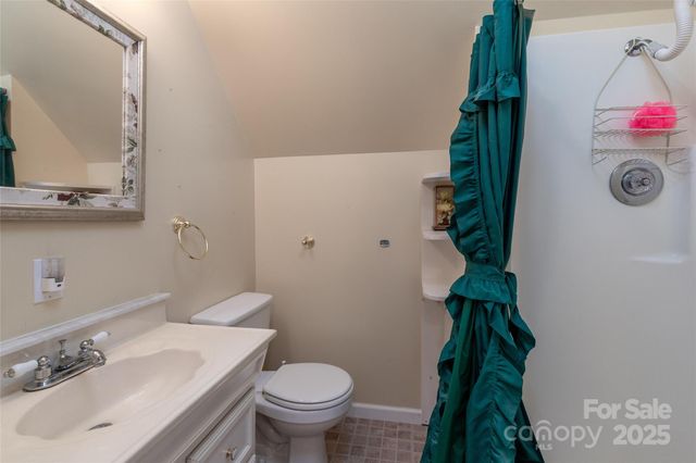 814 Barkers Creek Road, Whittier, NC 28789