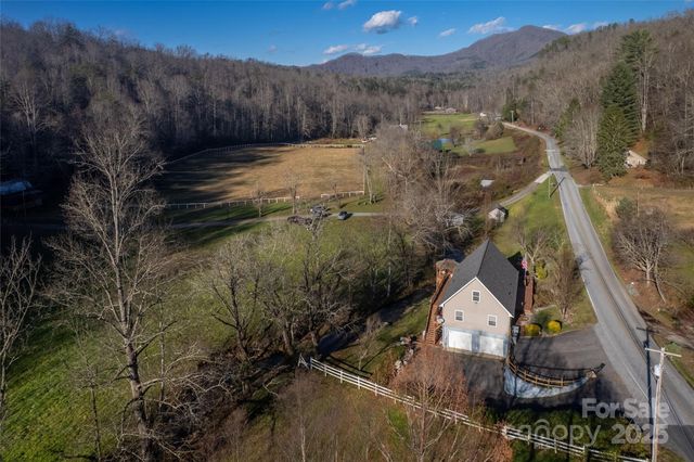 814 Barkers Creek Road, Whittier, NC 28789