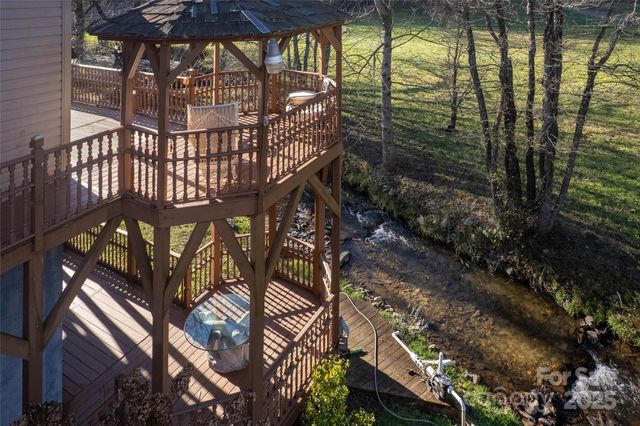 814 Barkers Creek Road, Whittier, NC 28789