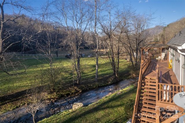 814 Barkers Creek Road, Whittier, NC 28789