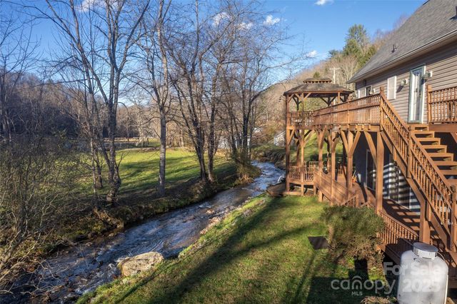 814 Barkers Creek Road, Whittier, NC 28789