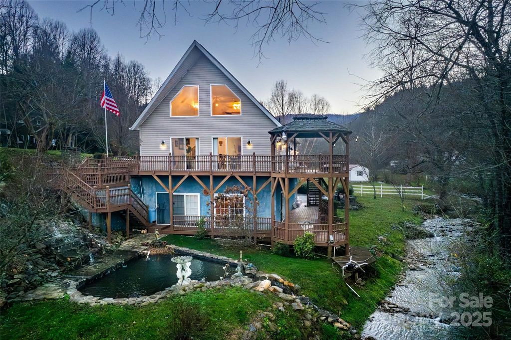 814 Barkers Creek Road, Whittier, NC 28789