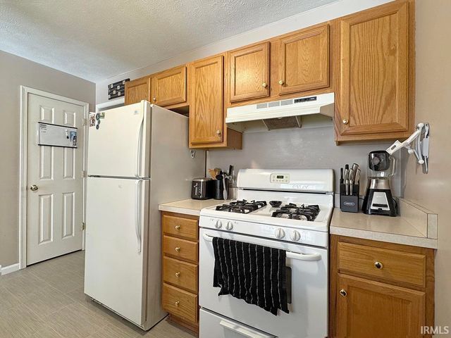 2015 Autumn Ridge Lane, Elkhart, IN 46514